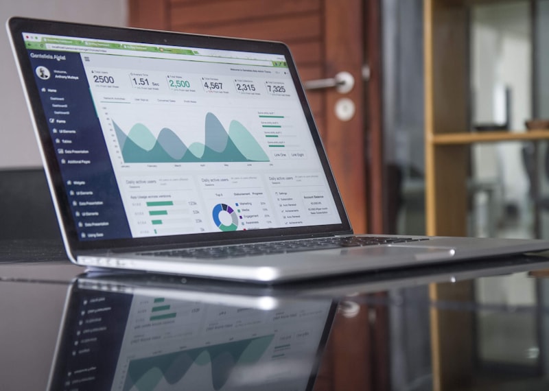 How Marketers Use AI to Stay Ahead: Learning SEO, Analytics, and Growth